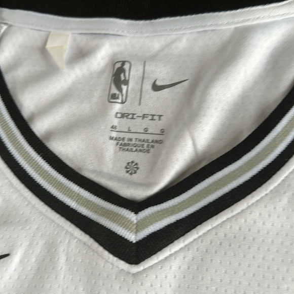 BRAND NEW Victor Wembanyama Home ROOKIE JERSEY with tag 2 available - Picture 4 of 7